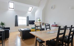 Fantastic 3 Bed Brighton House- Sleeps 6- Superfast Wifi And Garage